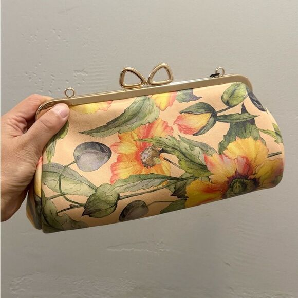 Floral Print Genuine Leather Handmade Unique Bow Kisslock Baguette Bag, 3 Straps - Picture 9 of 16